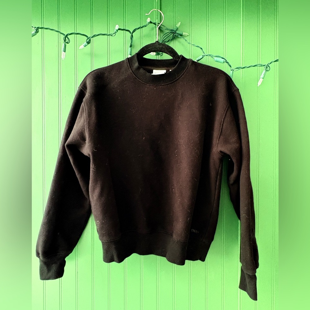 Black sweatshirt